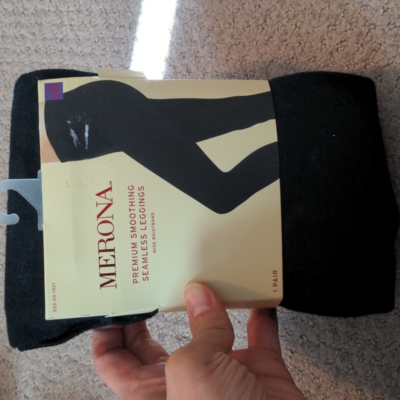 Merona Accessories - Merona Premium Smoothing Seamless Leggings (L/XL) NWT